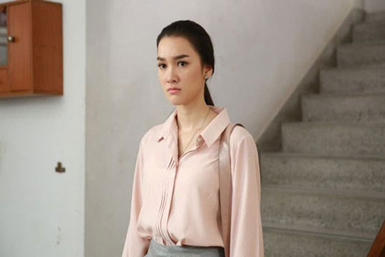 Đi làm về muộn, mẹ chồng không cho vào nhà còn gọi điện báo với chồng tôi một tin choáng váng