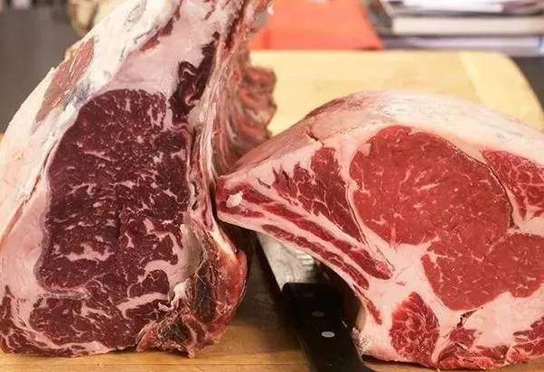 Thịt màu sẫm hay màu sáng thì 'sạch' hơn? Cẩn thận thịt có dấu hiệu này là ngấm quá nhiều hóa chất