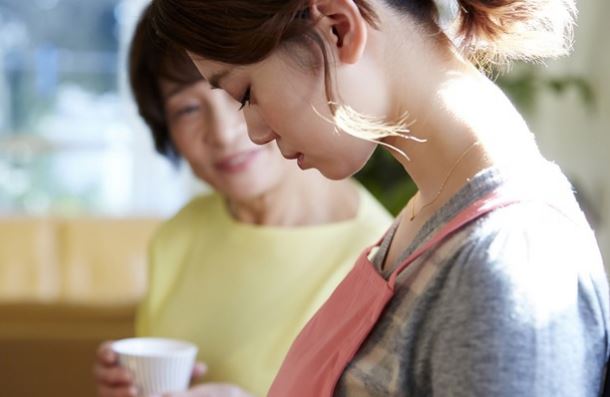 Mẹ chồng đi khoe với hàng xóm con dâu được cho cả tỷ bạc, tiền chất đầy két