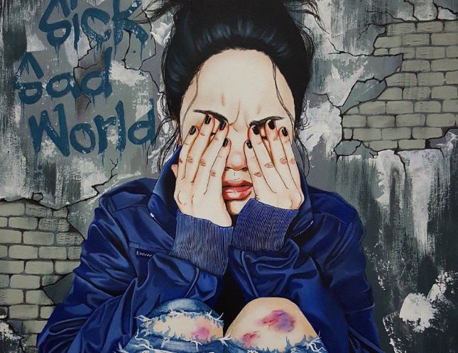 Đi làm về khuya, tôi bàng hoàng khi thấy chị dâu nước mắt lưng tròng đang bế cháu đứng trên cầu, lời chị thốt ra khiến tôi đau thắt lòng