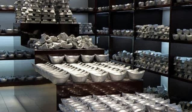 Khi truyền ngôi, Khang Hy để lại 8 triệu lượng bạc, Ung Chính tiết kiệm 60 triệu lượng bạc, Càn Long để lại gì cho Gia Khánh?