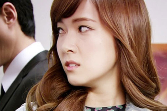 Muốn tán tỉnh chị dâu tôi, người đàn ông đang có vợ đã tặng chị ấy một món quà mà khó ai cưỡng lại được... trừ chị