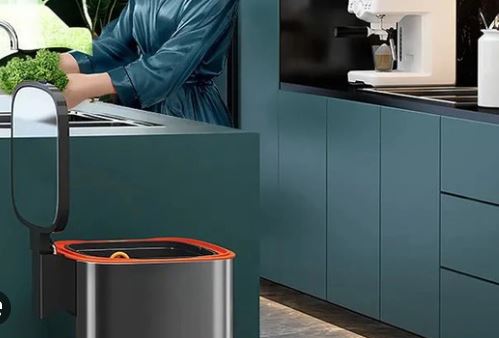 Ở nhà nhớ đừng đặt thùng rác thế này nhé, nếu không sẽ mang lại xui xẻo