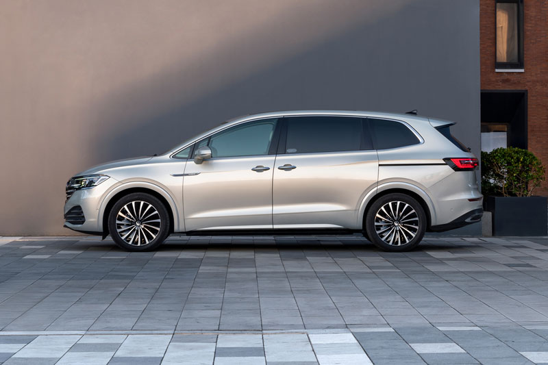 Giá lăn bánh Volkswagen Viloran vừa ra mắt tại Việt Nam: Thấp nhất gần 2,2 tỷ đồng