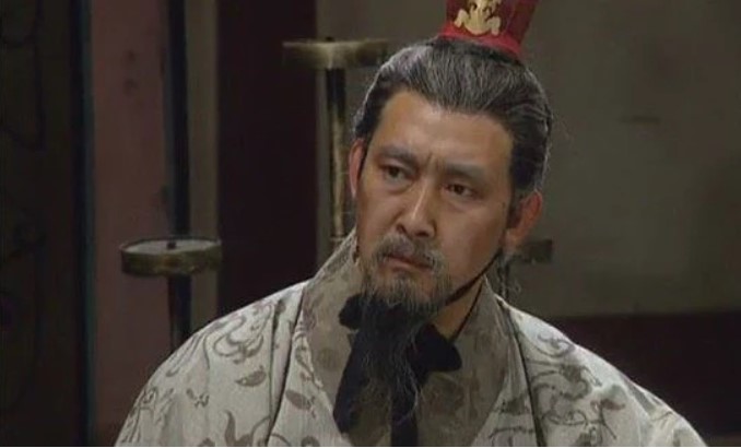 Gia Cát Lượng rõ ràng bồi dưỡng Khương Duy làm người nối nghiệp, tại sao trước khi lâm chung lại đem quân quyền giao cho Dương Nghi?