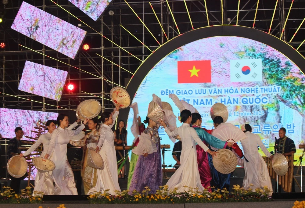 Văn hoá và nghệ thuật Việt - Hàn hoà quyện vào nhau.
