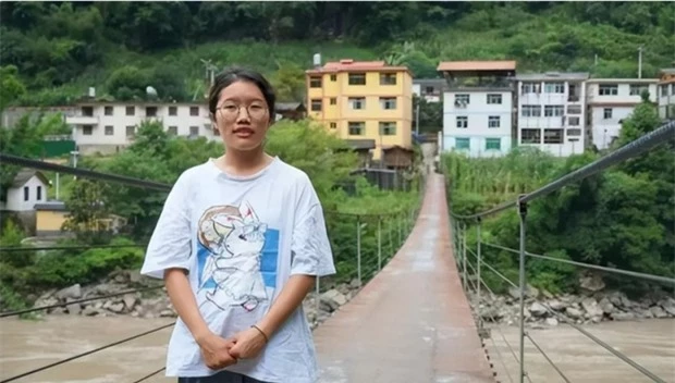 Cô bé từng gây bão bởi bức ảnh đu dây qua sông dữ đến trường đi học: Hướng đi cuộc đời sau 16 năm khiến ai cũng ngỡ ngàng - Ảnh 9.