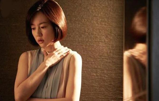 Ngoại tình rồi ly hôn nhưng đến ngày ra tòa chồng lại khóc nức nở 1 cách khó hiểu và cái kết làm ai cũng bất ngờ