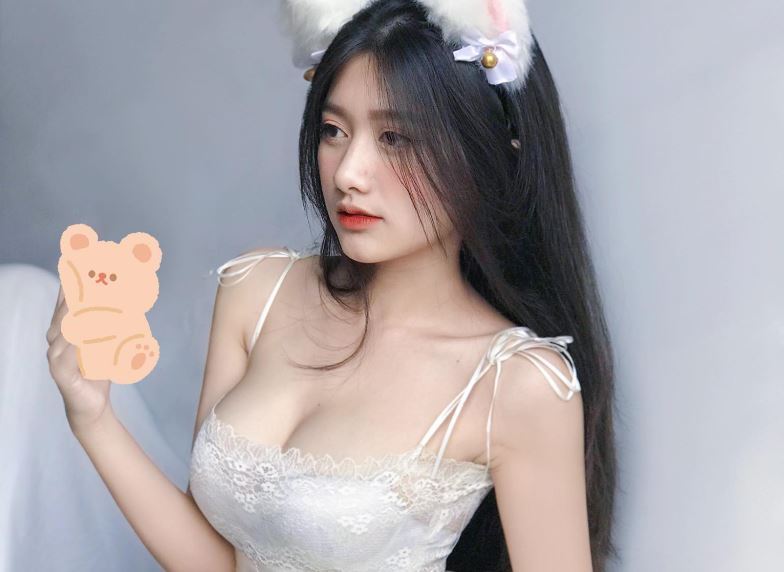 Ngắm 'gương mặt học sinh, thân hình phụ huynh' của hot girl xứ Thanh