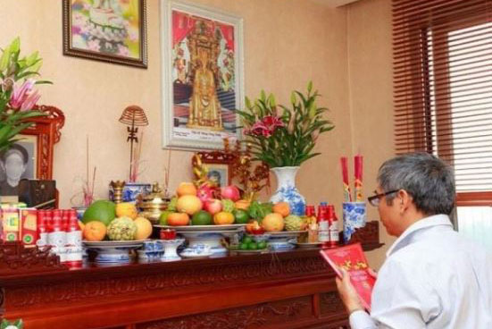 Đặt 7 loại quả này trên bàn thờ, bề trên ưng ý, gia chủ hứng lộc mỏi tay