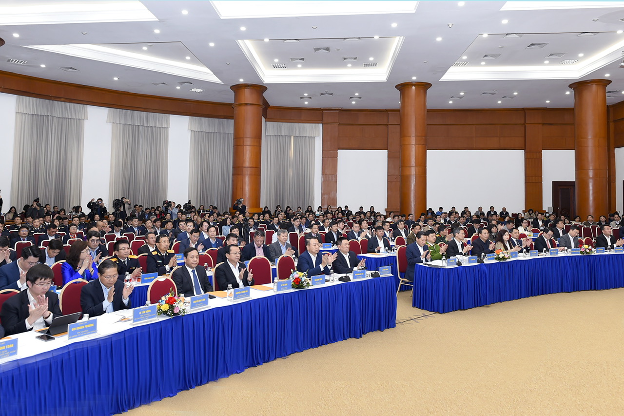 Thu ngân sách tăng 4,5% dự toán nhưng giảm so với cùng kỳ năm ngoái