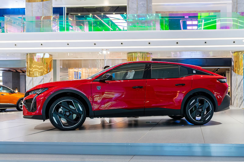 Peugeot 408 bất ngờ tăng giá tại Việt Nam