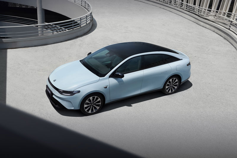 Xe sedan dài hơn 5 mét, công suất 272 mã lực, tiêu thụ 2,11 lít xăng/100 km, giá hơn 470 triệu đồng