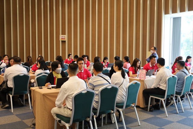 Các ông lớn bán lẻ tăng tốc mở rộng quy mô