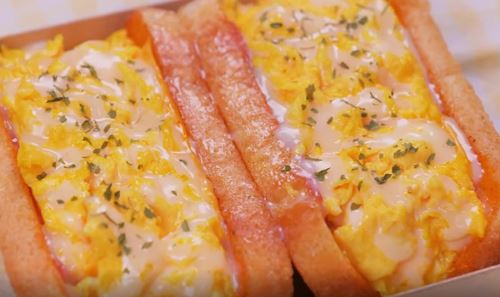 CLIP: Cách làm bánh mì trứng đơn giản mà cực thơm ngon cho bữa ăn sáng đầy năng lượng