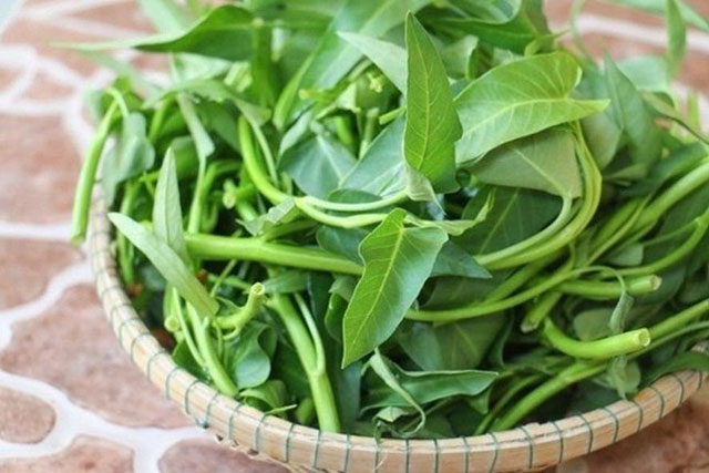 Những 'đại kỵ' khi ăn rau muống, biết mà tránh kẻo hại thận, ngộ độc