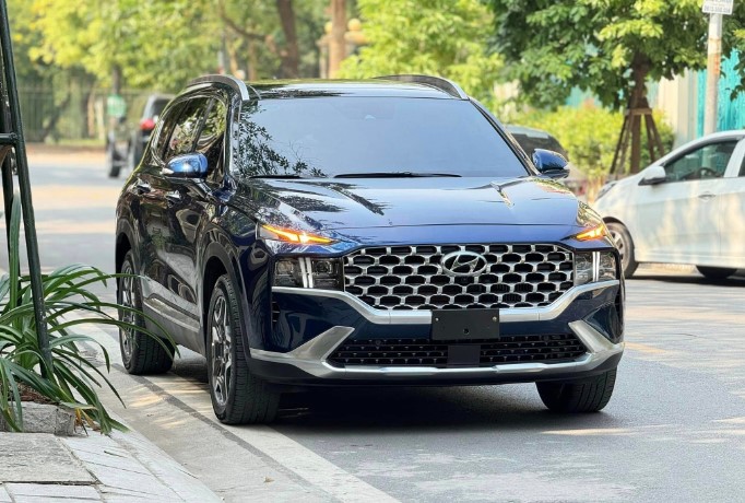 Chỉ sau 1 năm sử dụng, Hyundai Santa Fe "lướt" rao bán lại rẻ hơn cả trăm triệu đồng