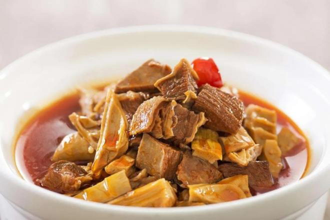 Khi hầm thịt bò, bạn hãy lưu ý '2 thêm 3 tránh' thì thịt bò mới mềm ngon, không bị khét và không bị khô