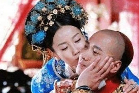 Cái chết của bà khiến Càn Long tuyệt vọng với sự sống, kèm theo một chiếc quan tài bằng vàng, và một đám tang tiêu tốn tới 90 vạn lượng bạc