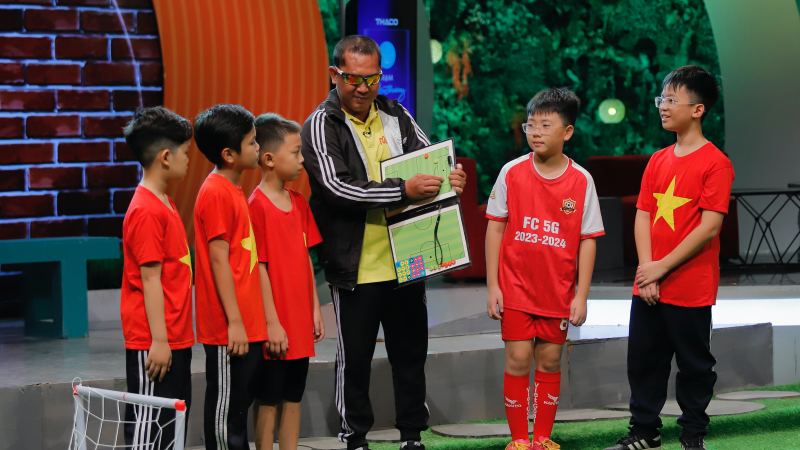 Chàng trai khiếm thị trở thành huấn luyện viên bóng đá  