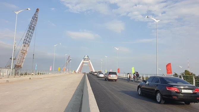 Cầu Trần Hoàng Na ngày thông xe kỹ thuật.