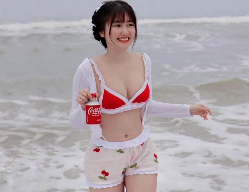 Đường cong 'gây mê' của hot girl Đà Nằng có 7,9 triệu fan