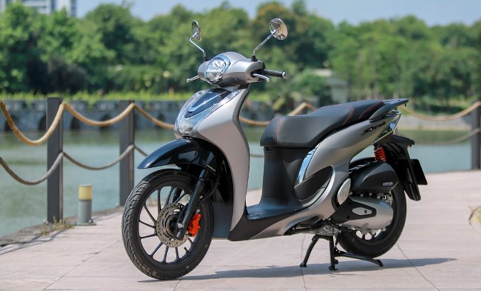 Dịp cuối năm, Honda SH Mode đang có giá bán siêu hấp dẫn, khách Việt có thể tậu xe chơi Tết giá rẻ