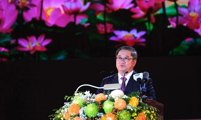 Chủ tịch UBND thành phố Cần Thơ Trần Việt Trường phát biểu tại buổi lễ. 