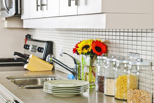 Mẹo hay giúp lau gạch ốp bếp và sàn bếp sạch bong, sáng bóng