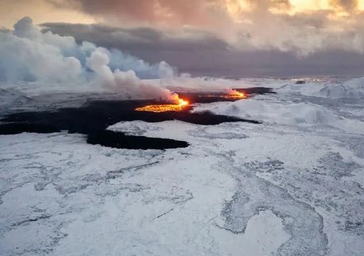Những bức ảnh kinh hoàng về núi lửa phun trào tại Iceland