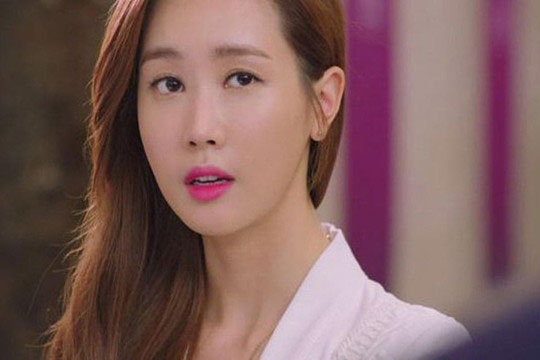 Ng&#xE0;y anh trai m&#x1EA5;t, ch&#x1ECB; d&#xE2;u kh&#xF3;c ng&#x1EA5;t l&#xEA;n ng&#x1EA5;t xu&#x1ED1;ng nh&#x1B0;ng ngay khi xong tang l&#x1EC5; ch&#x1ECB; &#x111;&#xE3; l&#x1ED9; r&#xF5; b&#x1ED9; m&#x1EB7;t gi&#x1EA3; d&#x1ED1;i