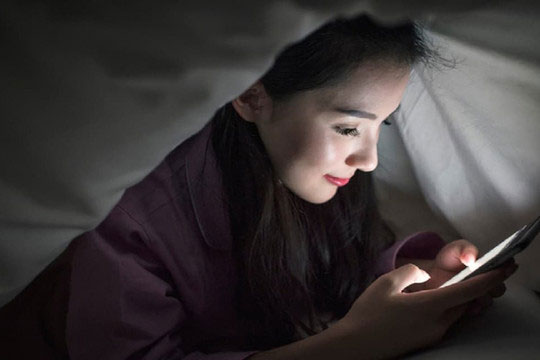 Hay thức khuya nghịch điện thoại, chăm chỉ ăn 3 loại trái cây này chính là cứu tinh của đôi mắt
