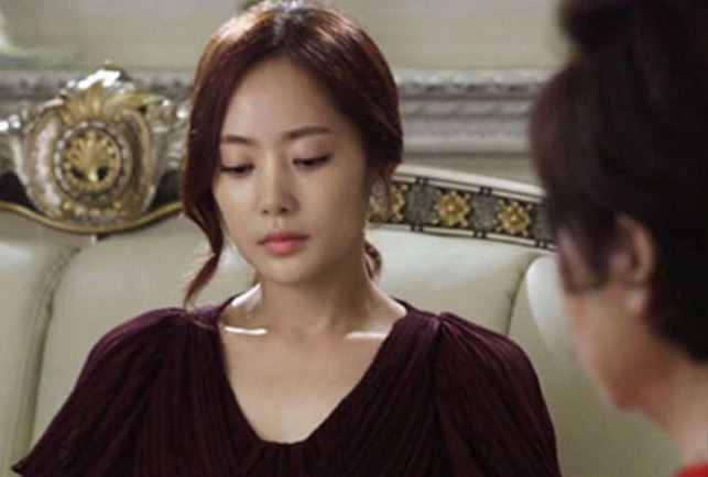 Nhìn vết thương nghiêm trọng trên cánh tay mẹ chồng, em ngỡ ngàng nhận ra lâu nay mình đã hành xử quá tệ với bà