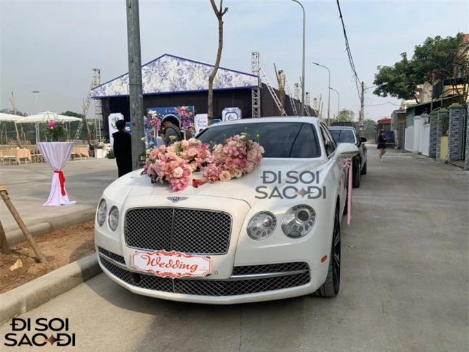 Cận cảnh chiếc siêu xe được Quang Hải dùng cho lễ ăn hỏi và đón dâu ngày hôm nay