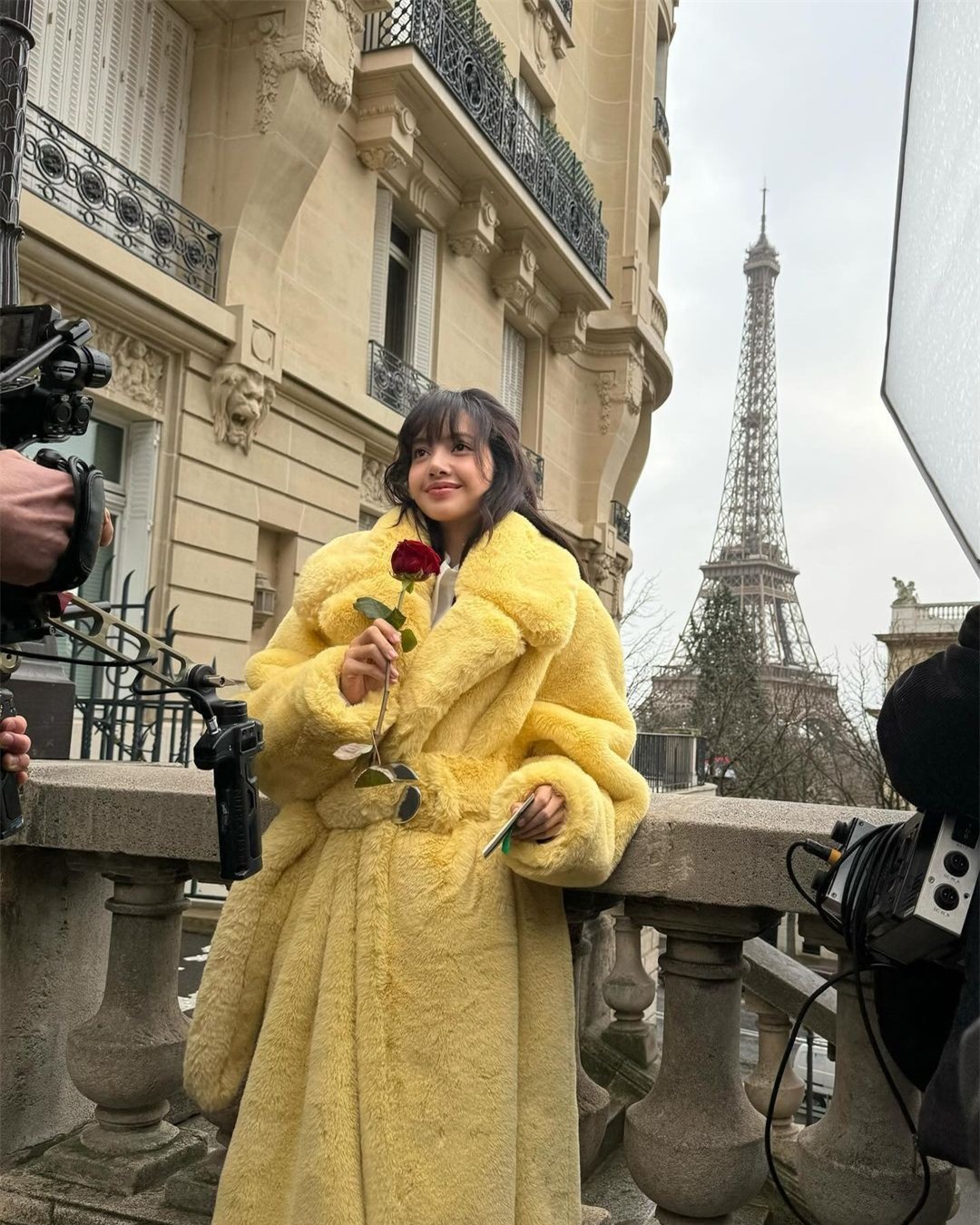 Lisa (BlackPink) tung ảnh bikini đón năm mới ảnh 15