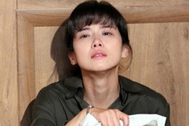 Đêm tân hôn tôi hoảng sợ khi nghe thấy tiếng khóc thê lương phát ra từ tầng trên cùng của nhà chồng