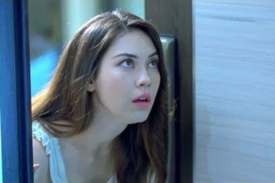 Vừa phát hiện nhà lắp camera, em dâu tái mặt run rẩy ôm chặt lấy tôi khóc nức nở