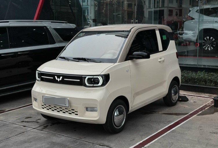 Chuyên gia năng lượng: 'Ô tô điện sắp rẻ như xe máy, sau này chỉ bán ngang điện thoại, chạy 320km/sạc'