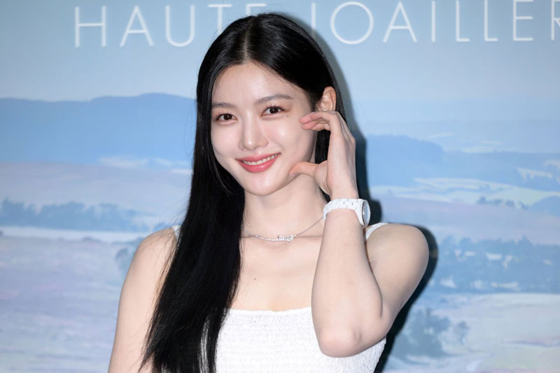 Nữ diễn viên 9x sở hữu nụ cười như mùa Thu toả nắng, có gần 10 triệu người theo dõi