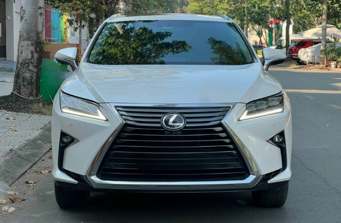 
SUV hạng sang Lexus RX350 lăn bánh 60.000 km được chào bán với giá ‘lỗ’ khó tin