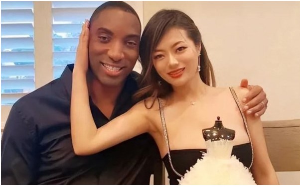 Đi quán bar giải khuây sau thất tình, cô gái "bắt được" anh chồng châu Phi cực phẩm