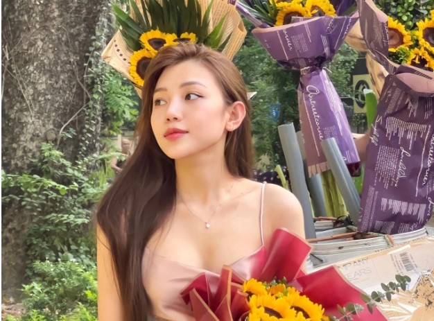 Hé lộ danh tính người yêu hot girl của 'nam thần sân cỏ': Cả nhan sắc lẫn gia thế đều 'không phải dạng vừa'