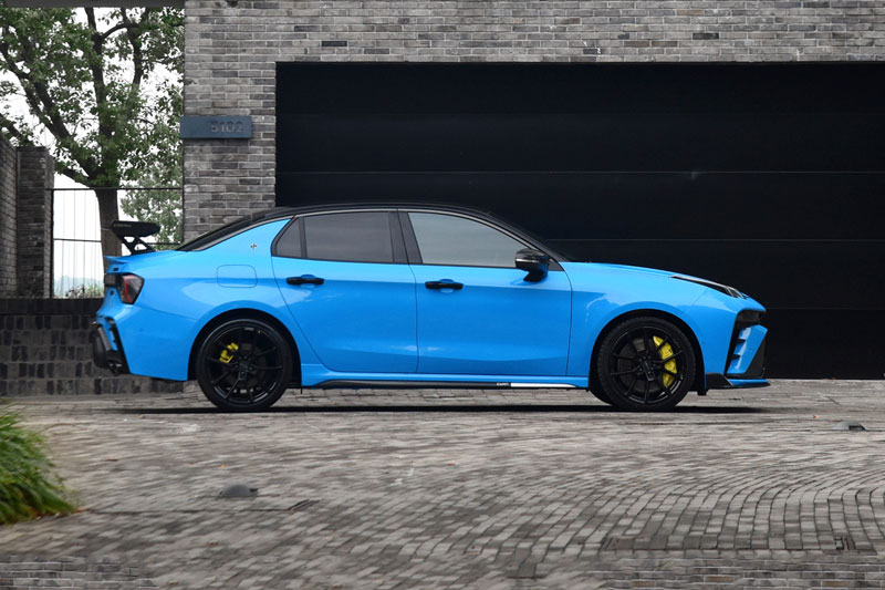 CLIP: Cận cảnh sedan thể thao công suất 350 mã lực, giá gần 930 triệu đồng, sắp về Việt Nam cạnh tranh với Honda Civic Type-R