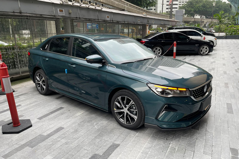 Xe sedan hạng C đẹp long lanh, động cơ tăng áp, giá hơn 370 triệu đồng, khách hàng đua nhau ‘chốt đơn’
