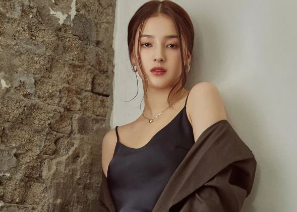 Cô gái 23 tuổi có gương mặt đẹp nhất thế giới 2023