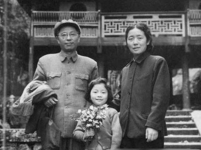 Dai dẳng 10 năm đeo bám cướp được chồng người khác, người phụ nữ lên ngôi chính thất nhưng 'quả báo' đắng ngắt 24 năm sau thấm đến tận cùng!