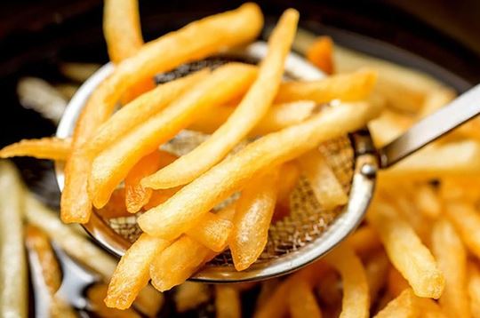 Phụ nữ ăn 2 loại thực phẩm này khi bụng đói chẳng khác nào 'uống dầu mỡ' vào người, cần tránh để có vòng eo thon gọn