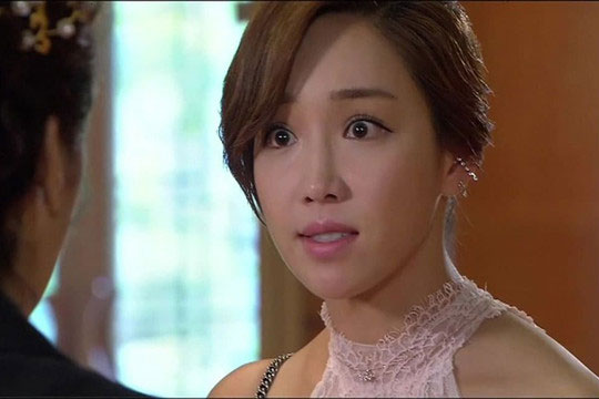 Vợ sắp cưới vô tình nhấn nút gọi video, tôi choáng váng khi chứng kiến cảnh tượng hiện ra trước mắt