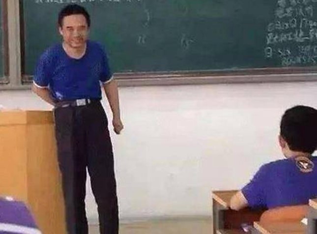 Ông lão xuất hiện trong lớp với vẻ ngoài nhếch nhác, sinh viên tưởng là người dọn rác: Biết danh tính thật ai cũng "sốc"