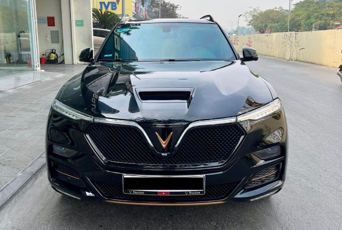 SUV ‘chủ tịch’ VinFast President chạy lướt 16.000 km mất giá ngang một chiếc Porsche Macan